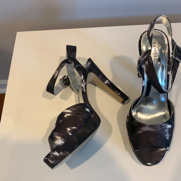 NWT Express - Black and White Peep Toe Platform Pumps, size 10 - Picture 13 of 16
